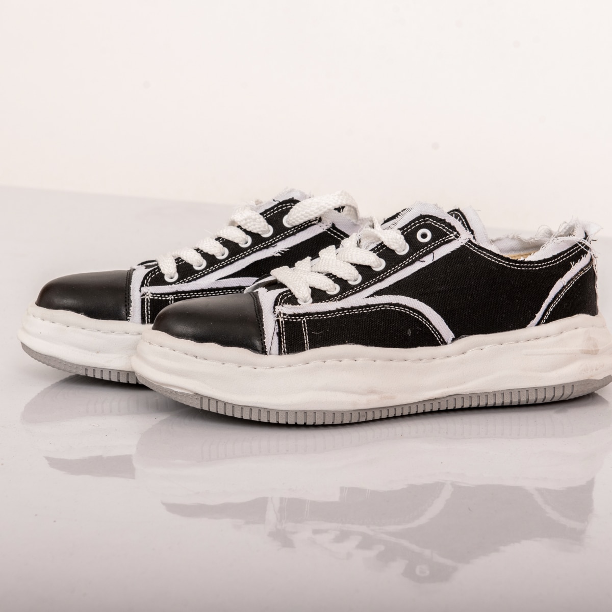 סניקרס לגבר דגם שחור פרום