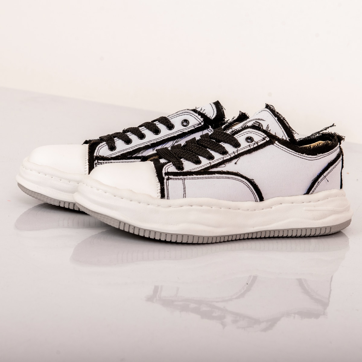 סניקרס לגבר דגם לבן פרום