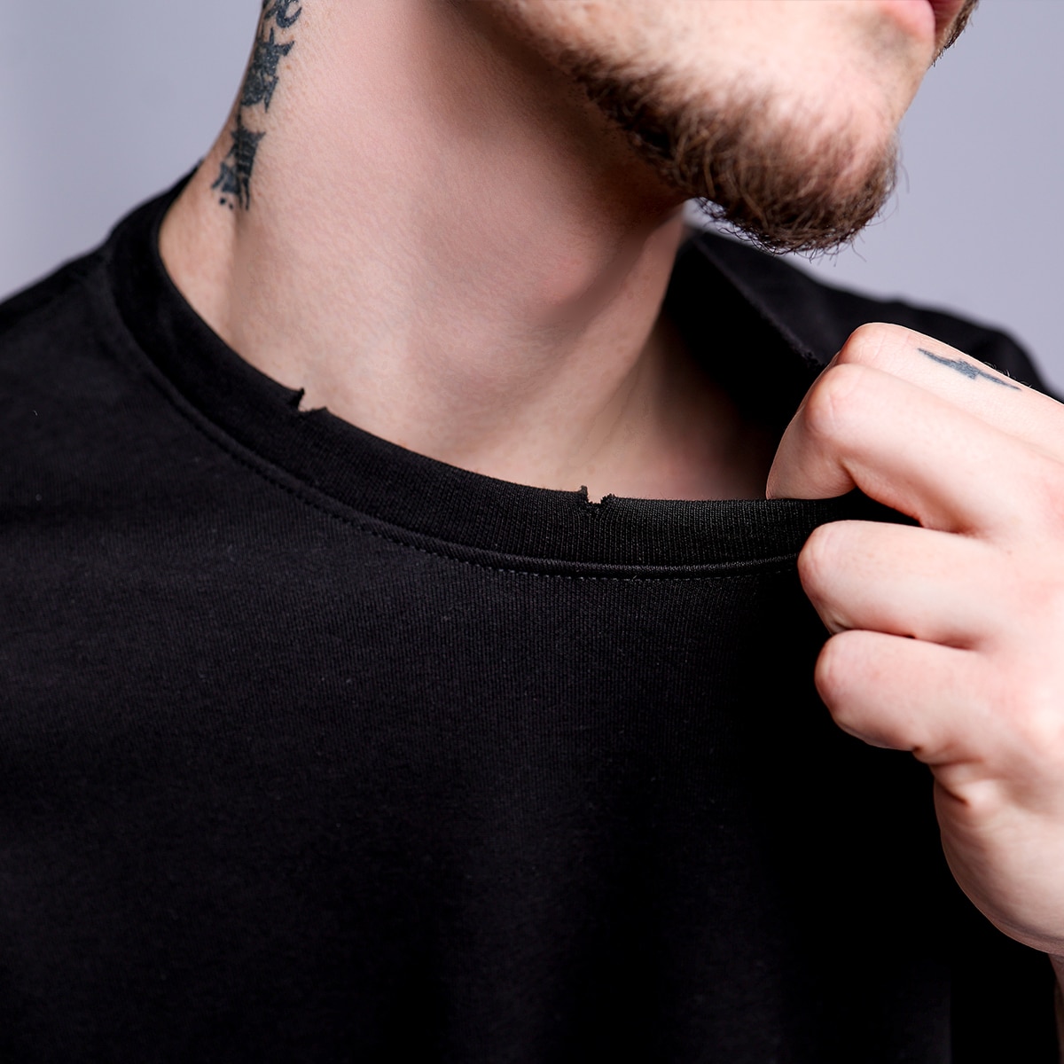 חולצה לגבר לייקרה פרימיום עם חתכים במנג’טים - דגם ברלין