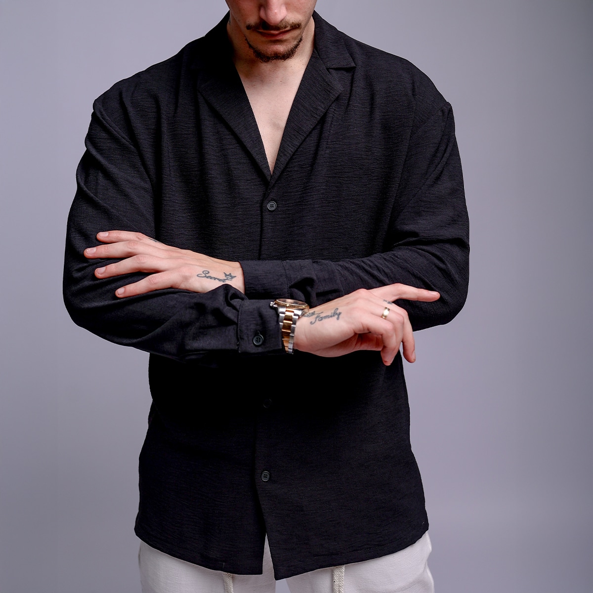 חולצת פשתן לגבר צווארון פתוח