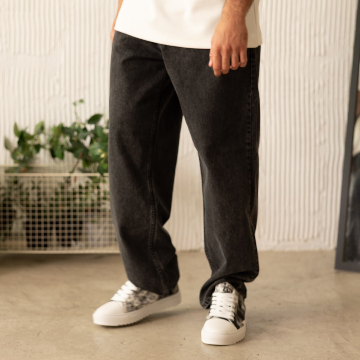 ג'ינס לגבר בגזרה משוחררת – ווש שחור