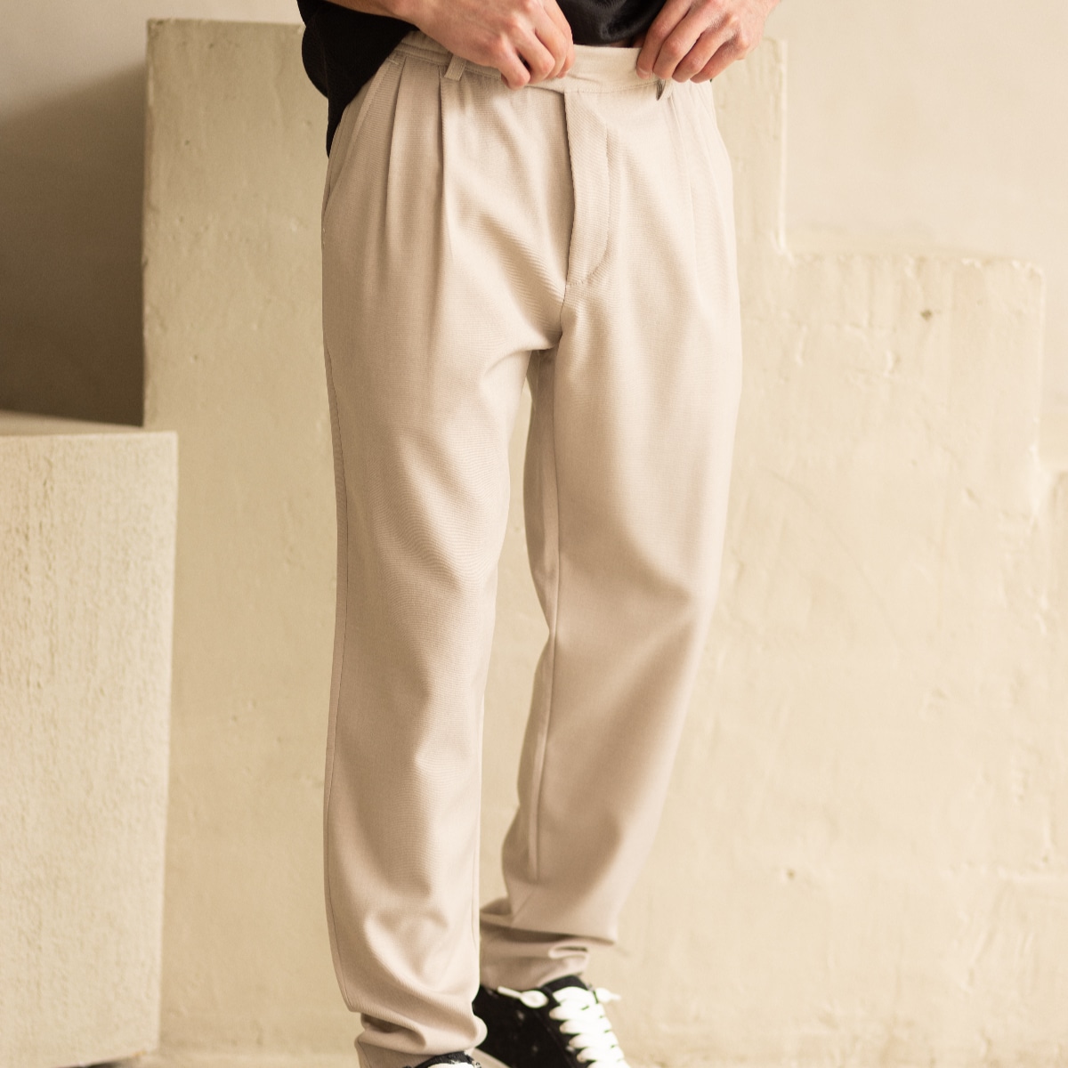 מכנס אלגנט לגבר – גזרה משוחררת עם קפל קדמי