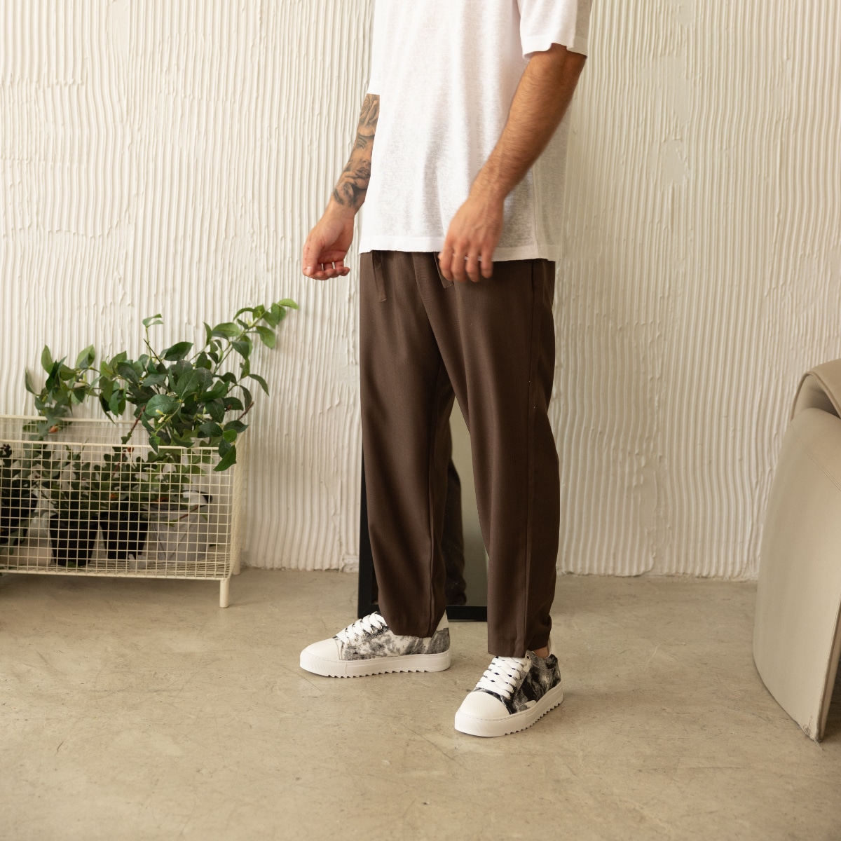 מכנס אלגנט חום לגבר – גזרה משוחררת + חגורת בד