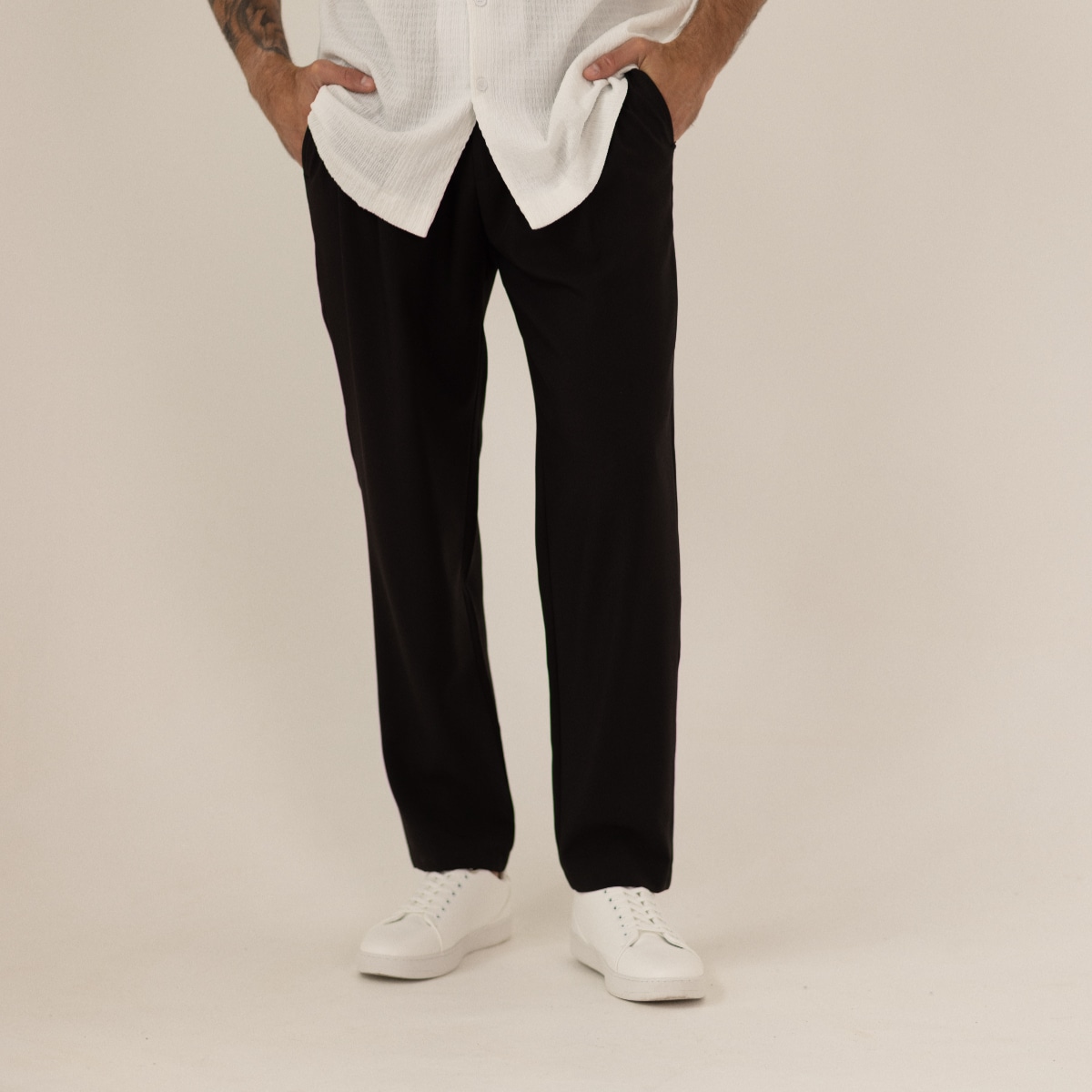 מכנס אלגנט שחור לגבר – גזרה משוחררת עם קפל קדמי