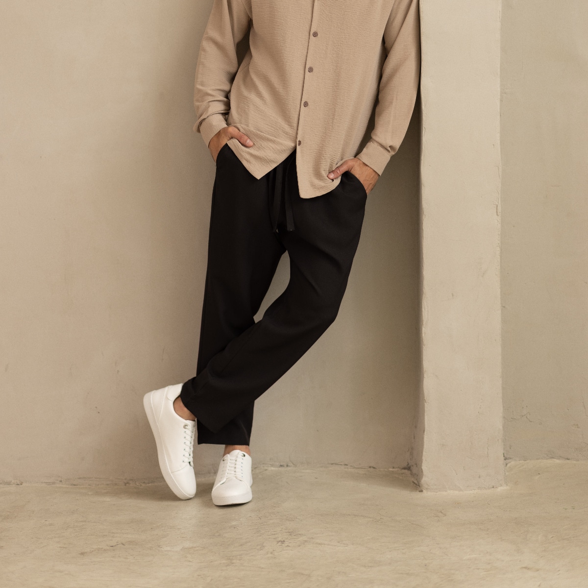 מכנס אלגנט שחור לגבר – גזרה משוחררת + חגורת בד